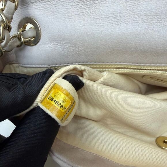 Chanel Women Pre-Loved Bag Very Good Condition - Picture 7 of 9